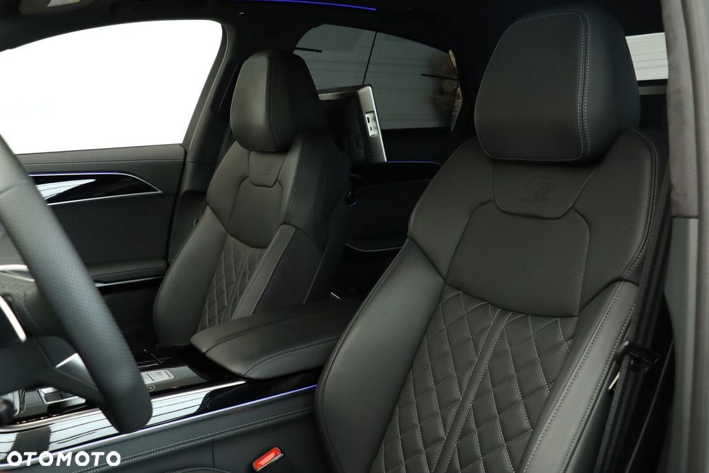 Audi S8 - 25