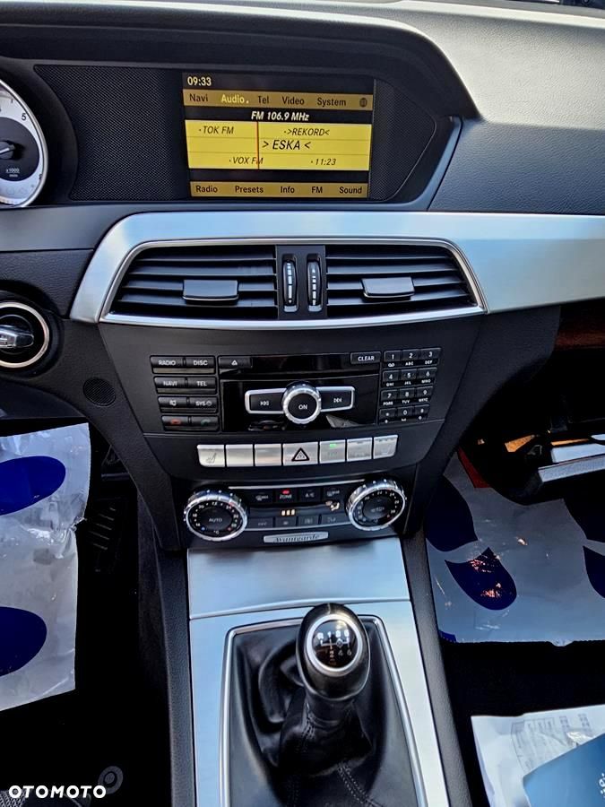 Mercedes-Benz Klasa C 180 CGI BlueEFFICIENCY Avantgarde - 17