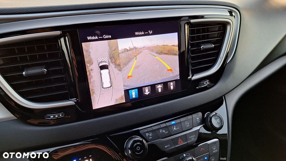 Chrysler Pacifica - 9