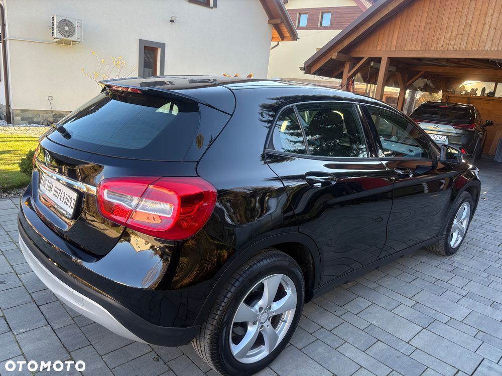Mercedes-Benz GLA - 11