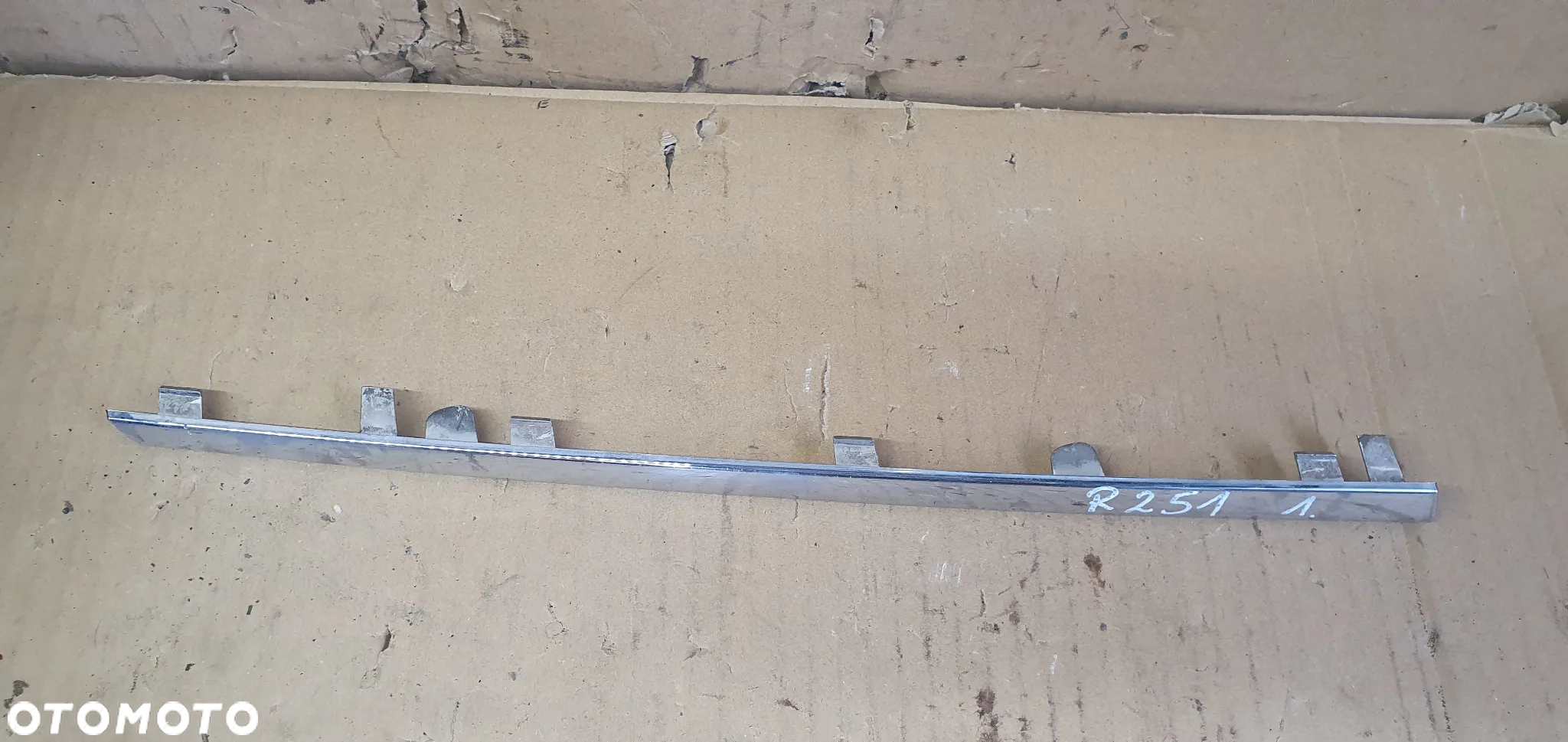Listwa chrom Grilla atrapy Mercedes R-Klasa W251 A2518880285 - 2