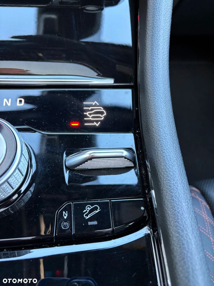 Jeep Grand Cherokee - 30