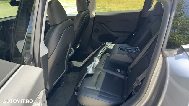 TESLA Model Y 2024 — imagine 6