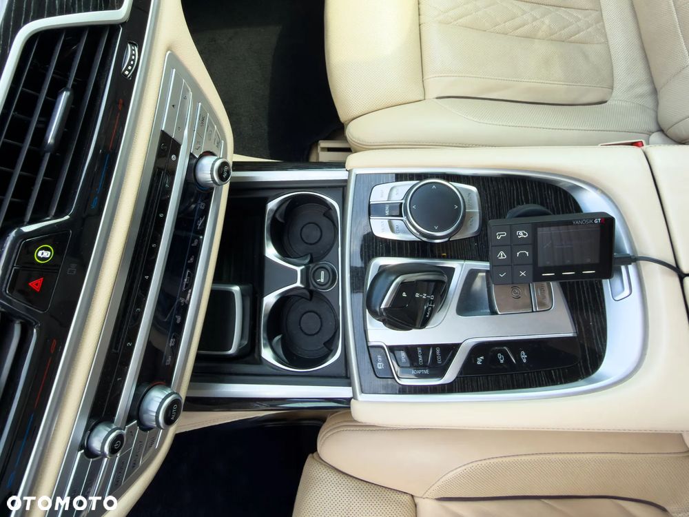 BMW Seria 7 750Li xDrive - 13