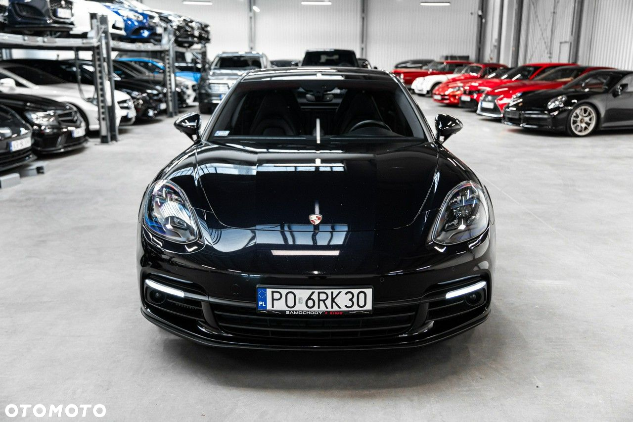 Porsche Panamera - 4