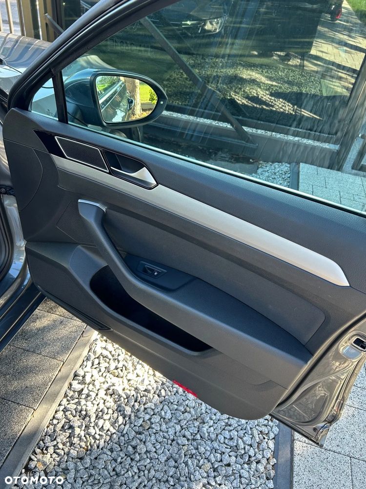 Volkswagen Passat 1.6 TDI BMT Comfortline - 19