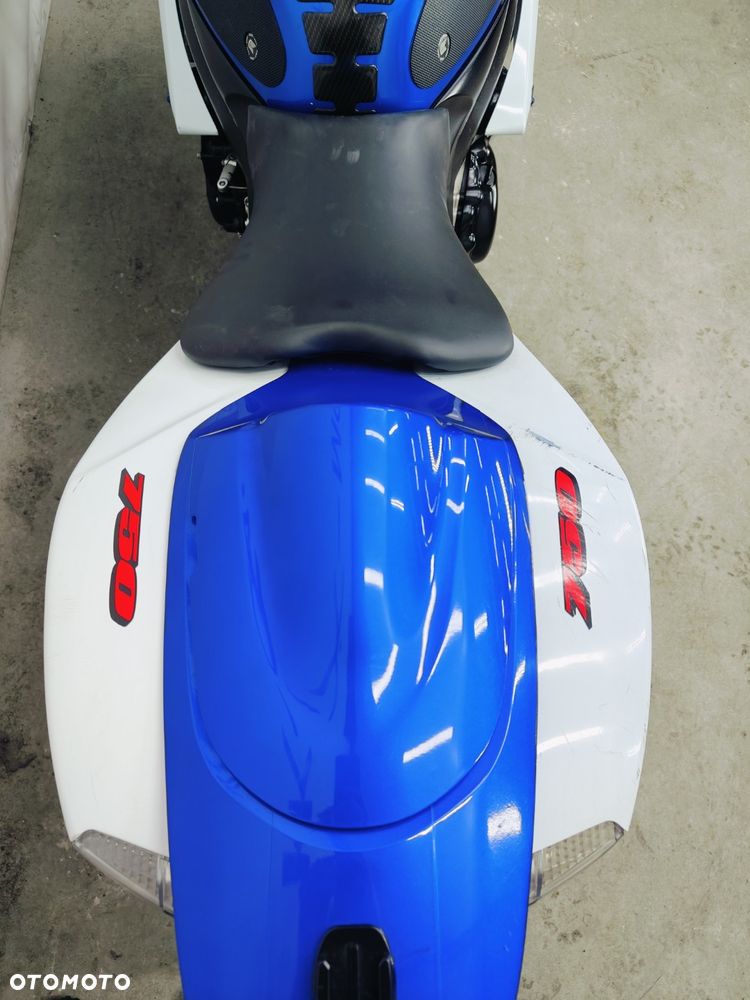 Suzuki GSX-R - 12