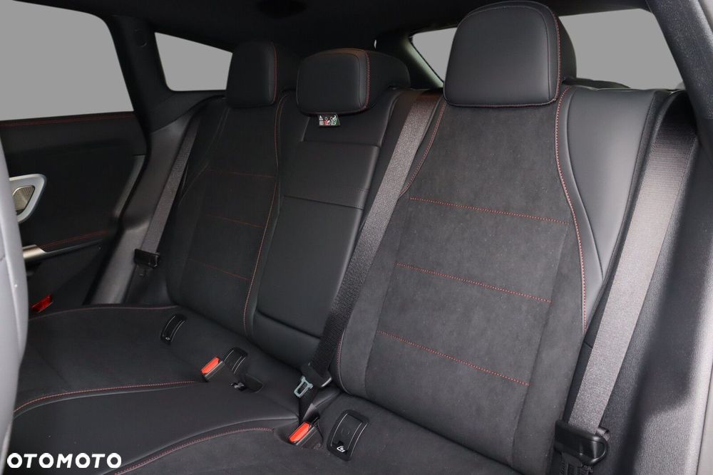 Mercedes-Benz CLA - 17