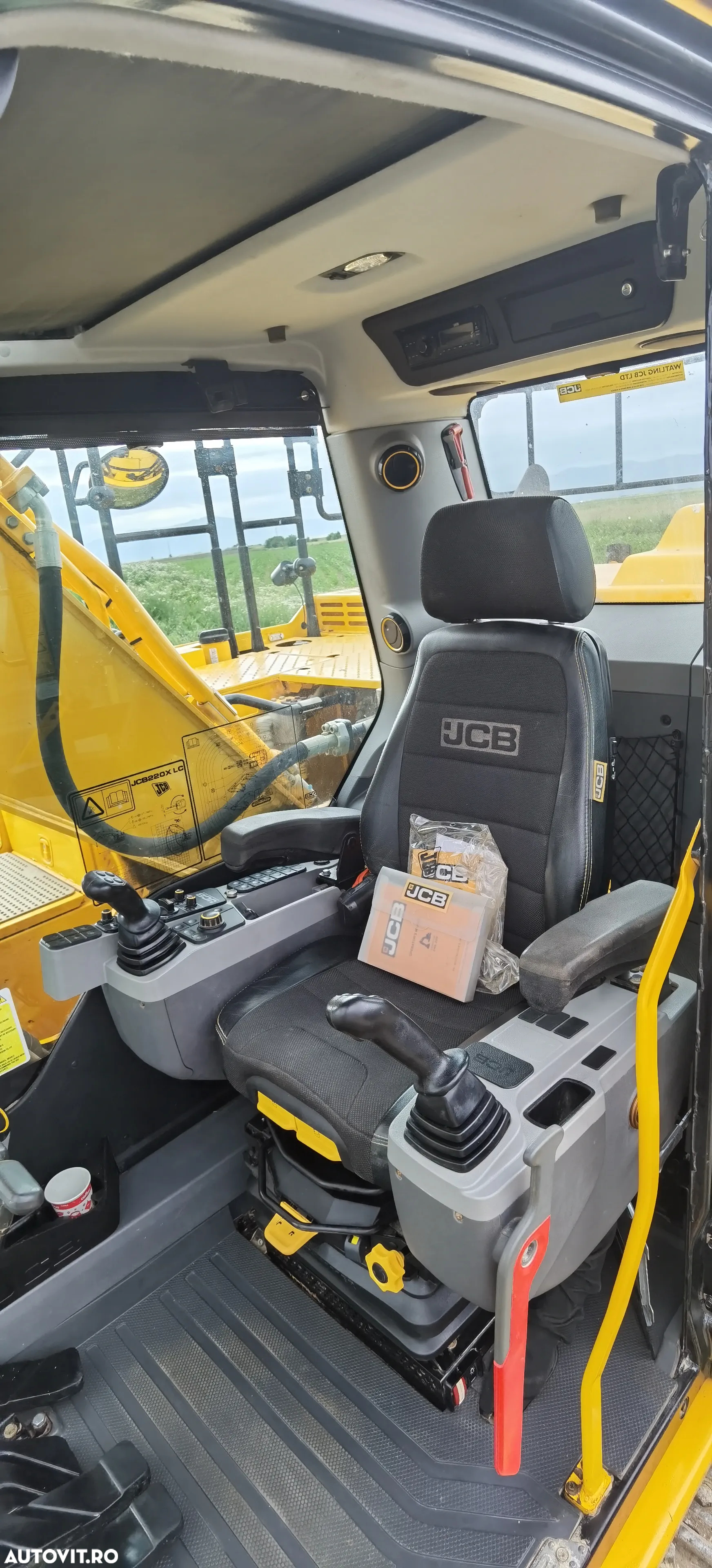 JCB 220 X LC - 4