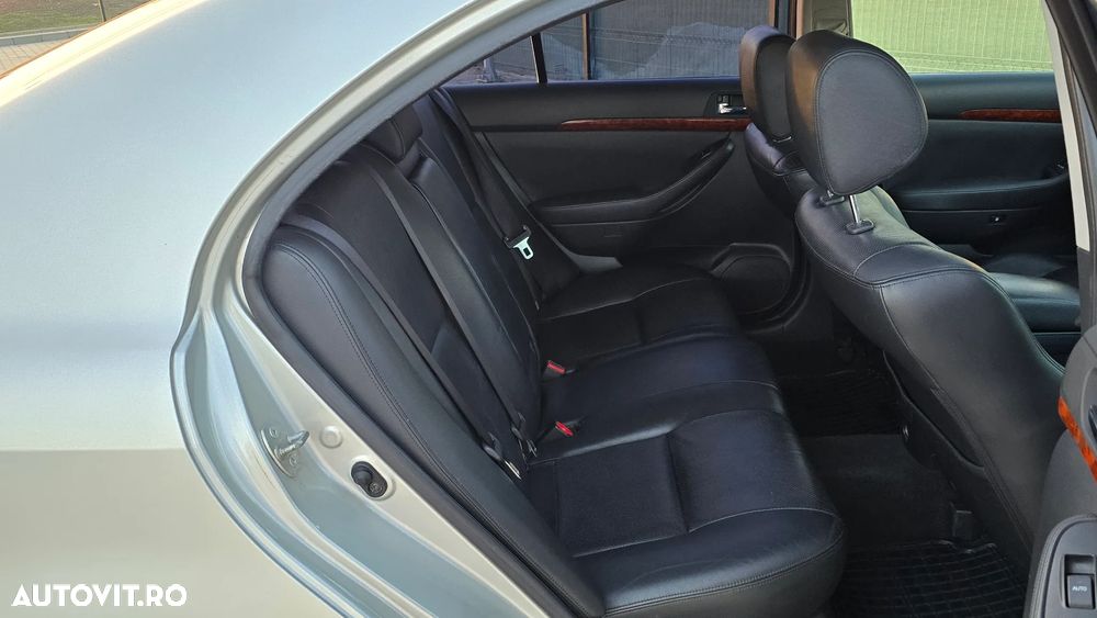 Toyota Avensis - 7