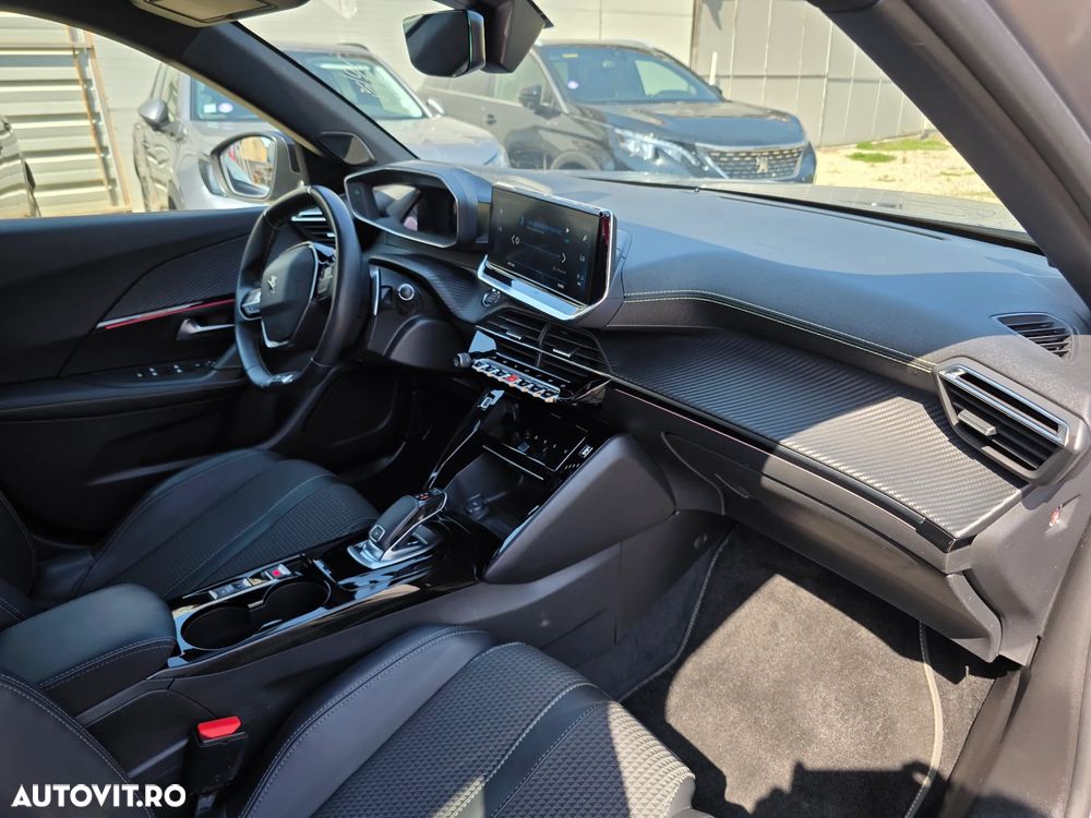 Peugeot 2008 PureTech 130 EAT8 GT - 16