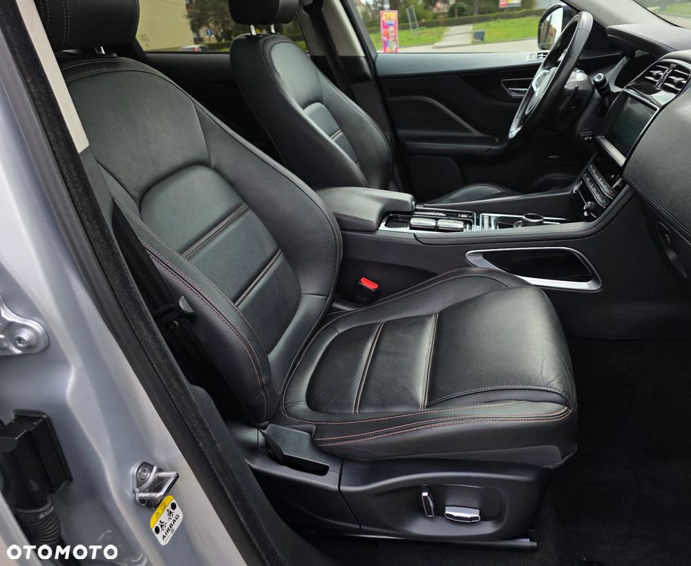 Jaguar F-Pace 20d AWD Prestige - 13