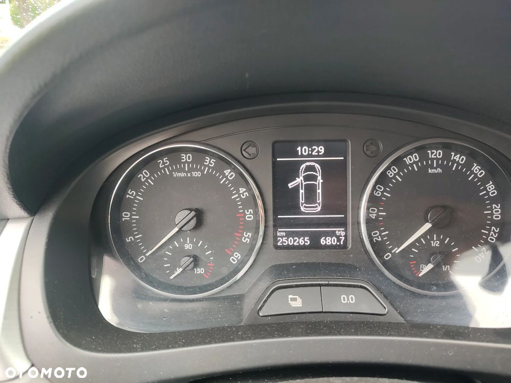 Skoda RAPID 1.6 TDI DPF Edition - 3