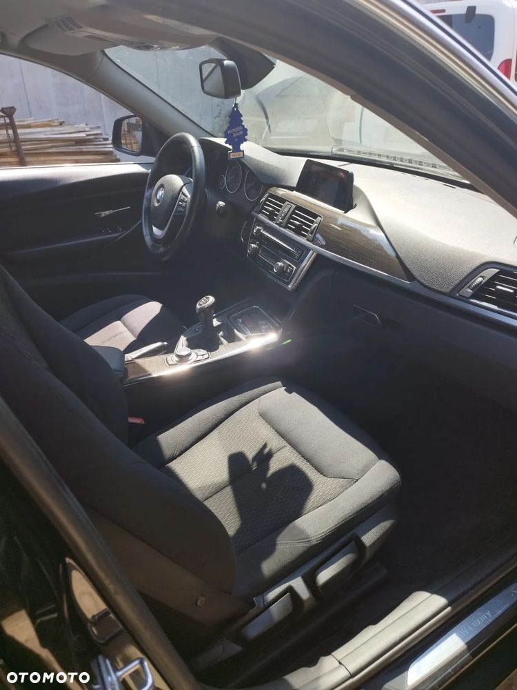 BMW Seria 3 318d Luxury Line - 12