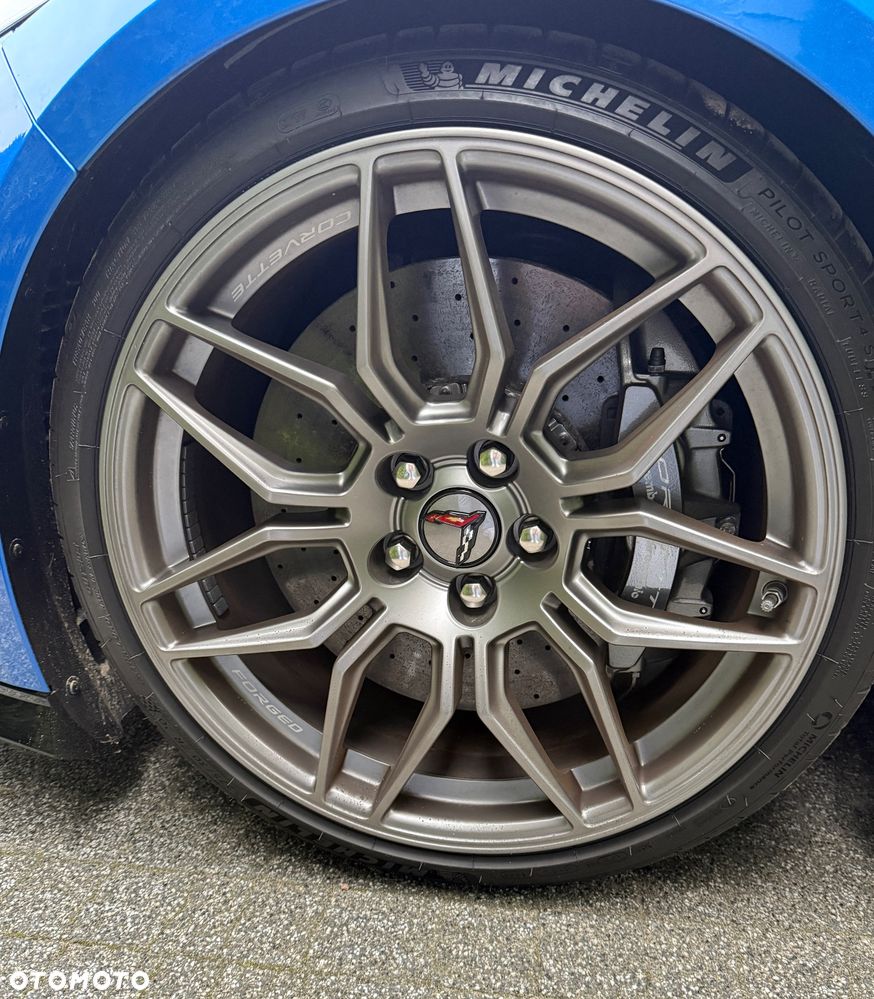 Chevrolet Corvette - 19