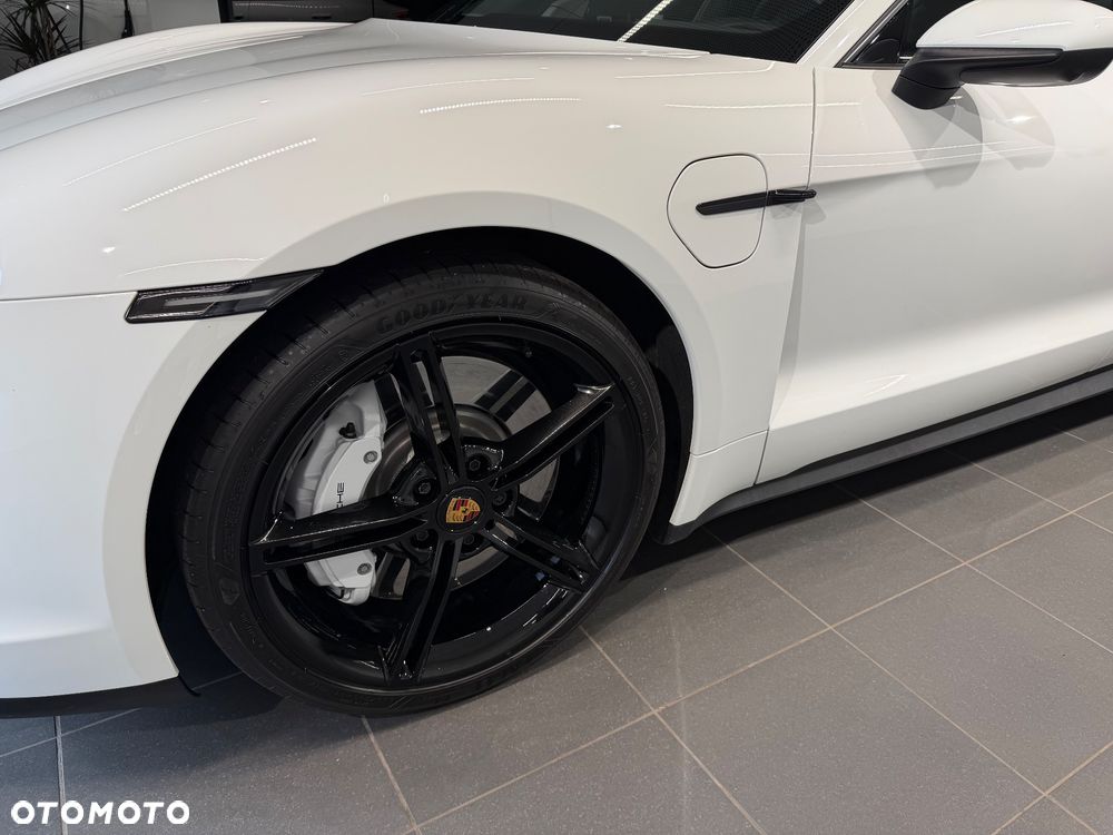 Porsche Taycan Performance Plus - 11