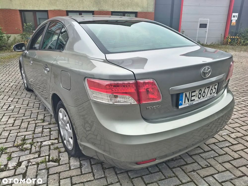 Toyota Avensis 1.6 Active - 6