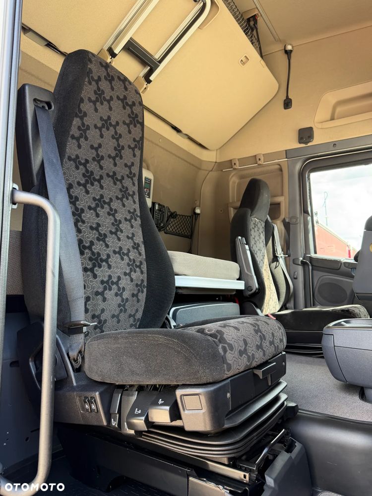 Scania R450 RETARDER / LED / KLIMA POSTOJOWA / MIKROFALA / ALUFELGI / ZBIORNIKI 1200 L / FULL SPOJLERY / NAWIGACJA / ŚLICZNA SCANIA / OD NOWOŚCI SPALANIE TYLKO 27 L / 11.2016 ROK !! - 35