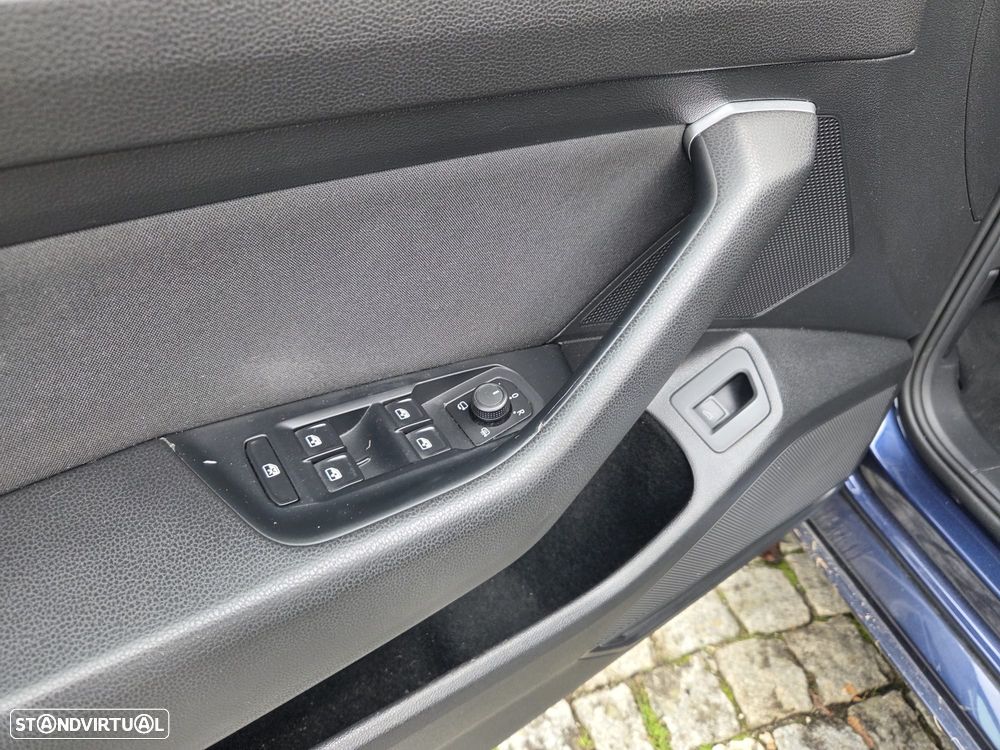 VW Passat 1.6 TDI BlueMotion - 17