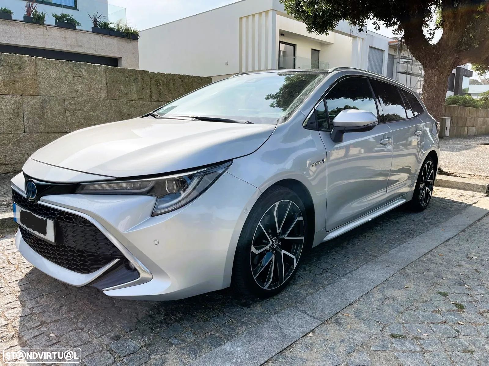 Toyota Corolla Touring Sports 2.0 Hybrid Luxury Black - 1