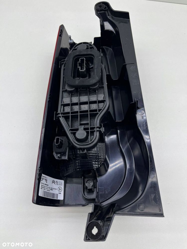 PEUGEOT RIFTER PRAWA LAMPA TYŁ 9820554880 - 10