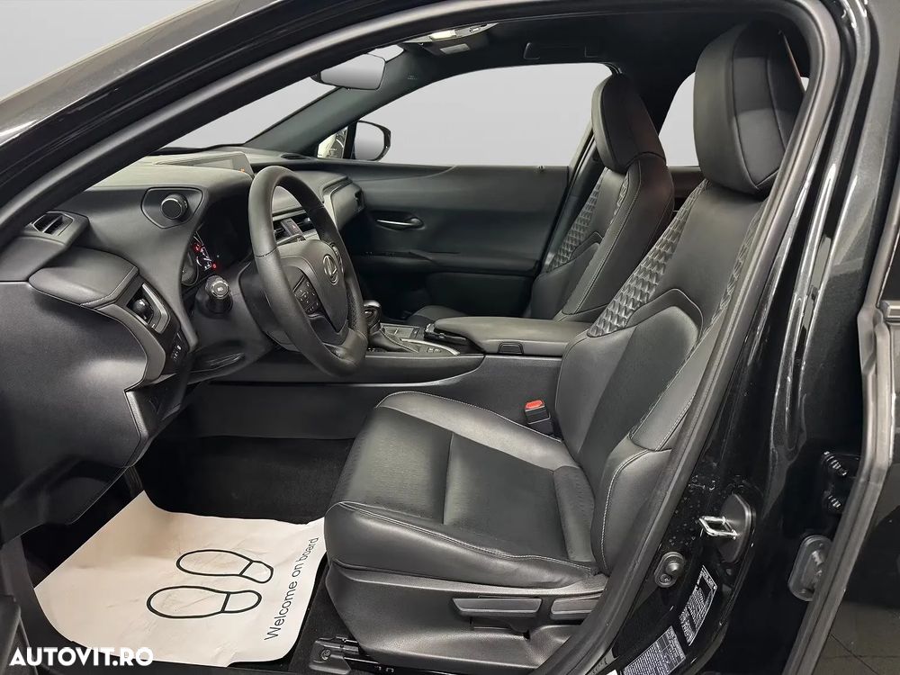 Lexus UX 250h FWD Executive - 8