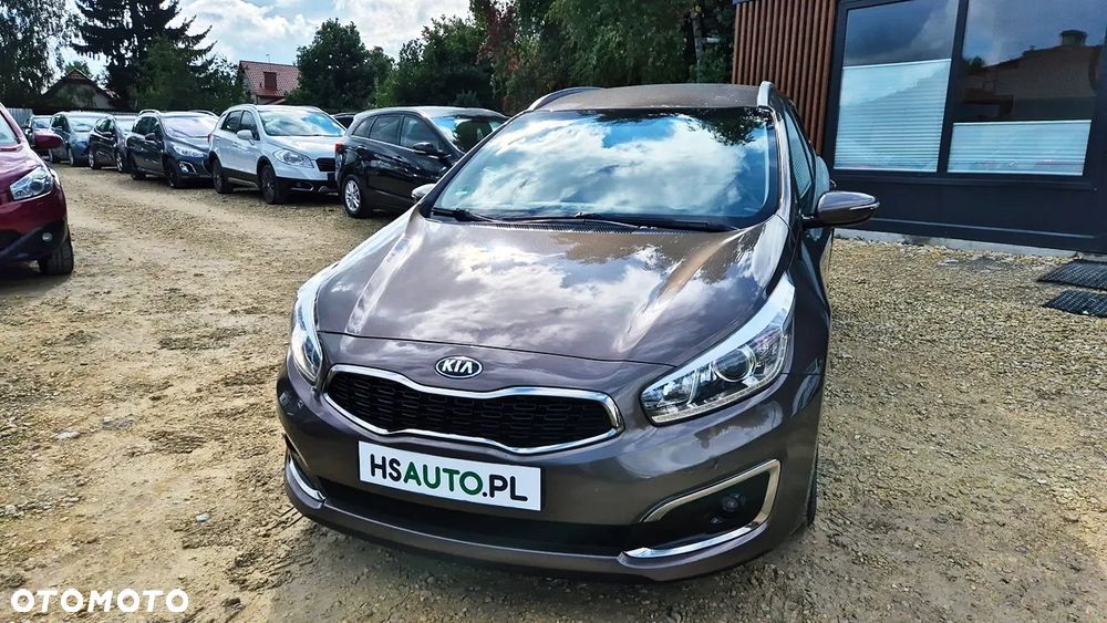 Kia Ceed 1.6 GDI ISG SW Platinum Edition - 4