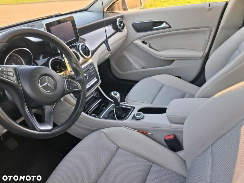 Mercedes-Benz CLA 180 d - 5
