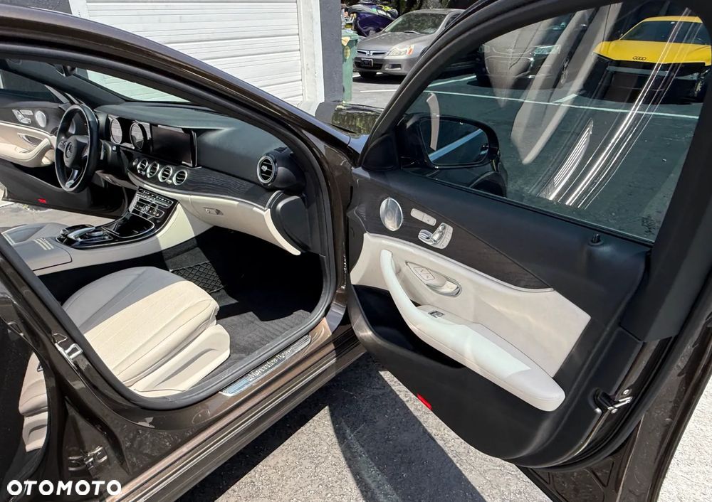Mercedes-Benz Klasa E 300 9G-TRONIC AMG Line - 15