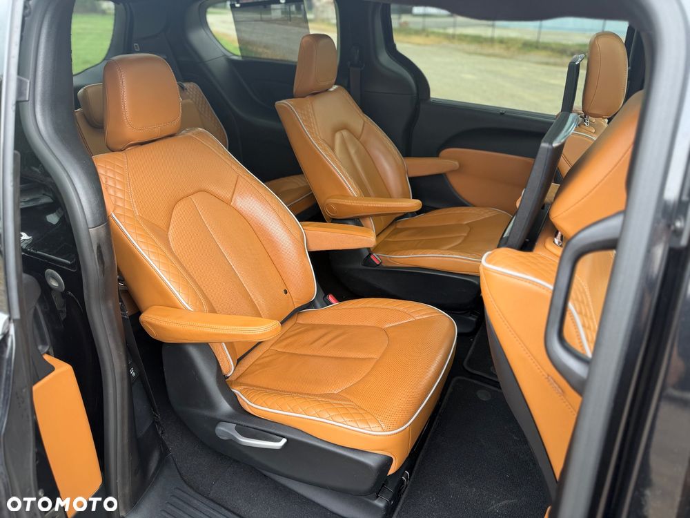 Chrysler Pacifica - 17