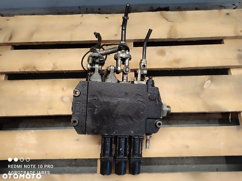 Rozdzielacz  7GHI514095  AMMANN Manitou MLT 627 - 4