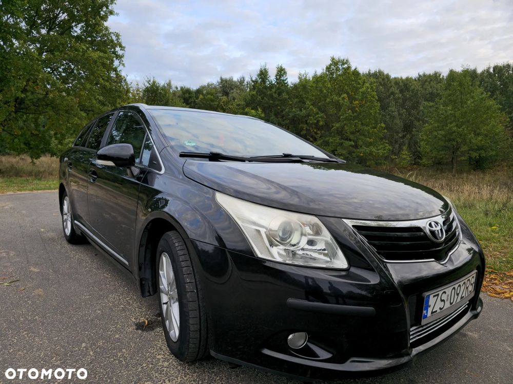 Toyota Avensis 2011 photo 2