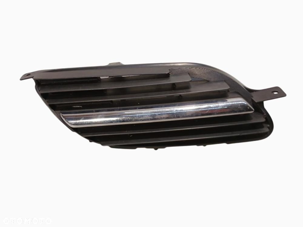 ATRAPA GRILL KRATKA NERKA PRAWA NISSAN ALMERA TINO 62320BU-00
