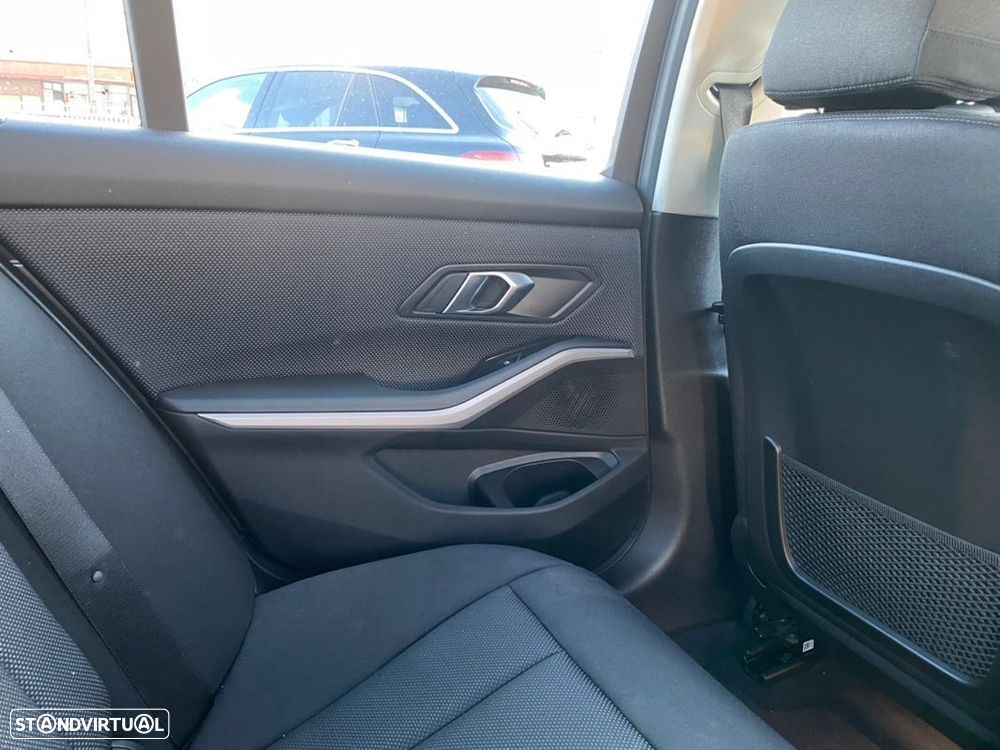 BMW 330 - 15