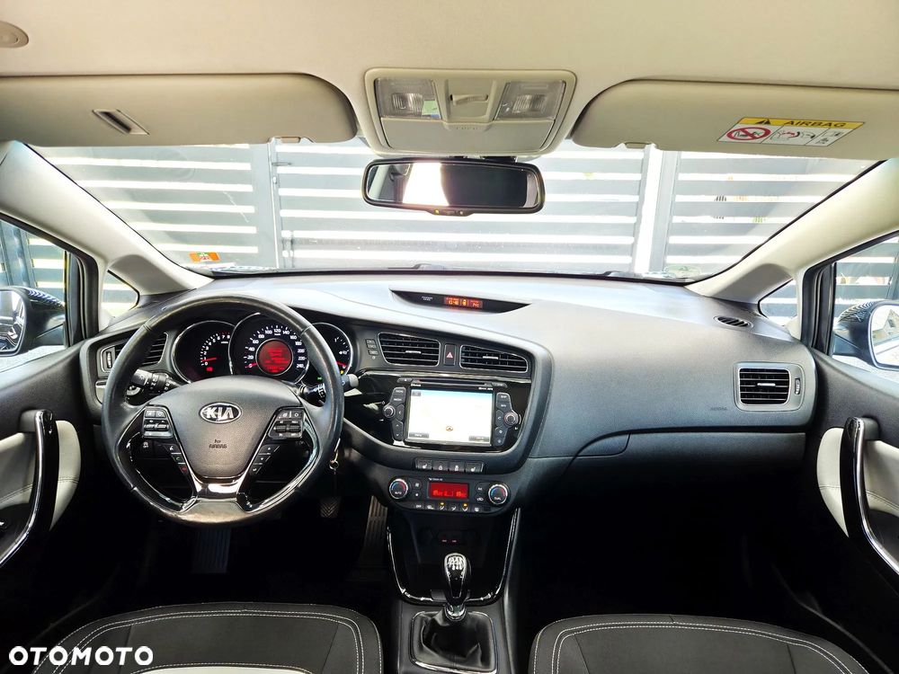 Kia Ceed 1.6 GDI Dream Team Edition - 14