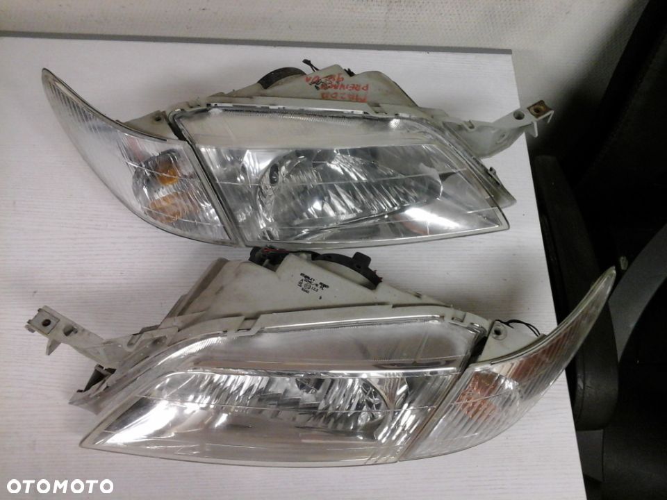 REFLEKTOR PRAWY MAZDA PREMACY 98-01 - 2
