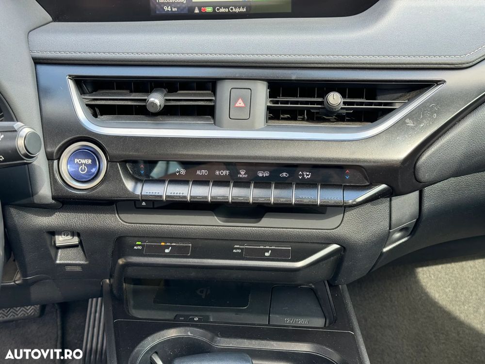 Lexus UX 250h FWD Business - 17