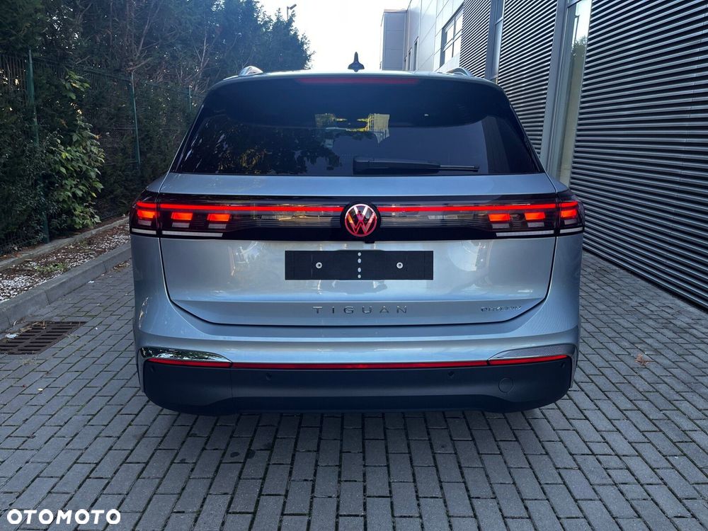 Volkswagen Tiguan - 12