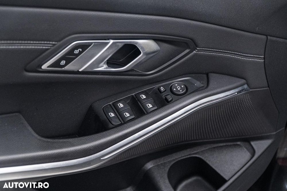 BMW Seria 3 318i Aut. Sport Line - 24