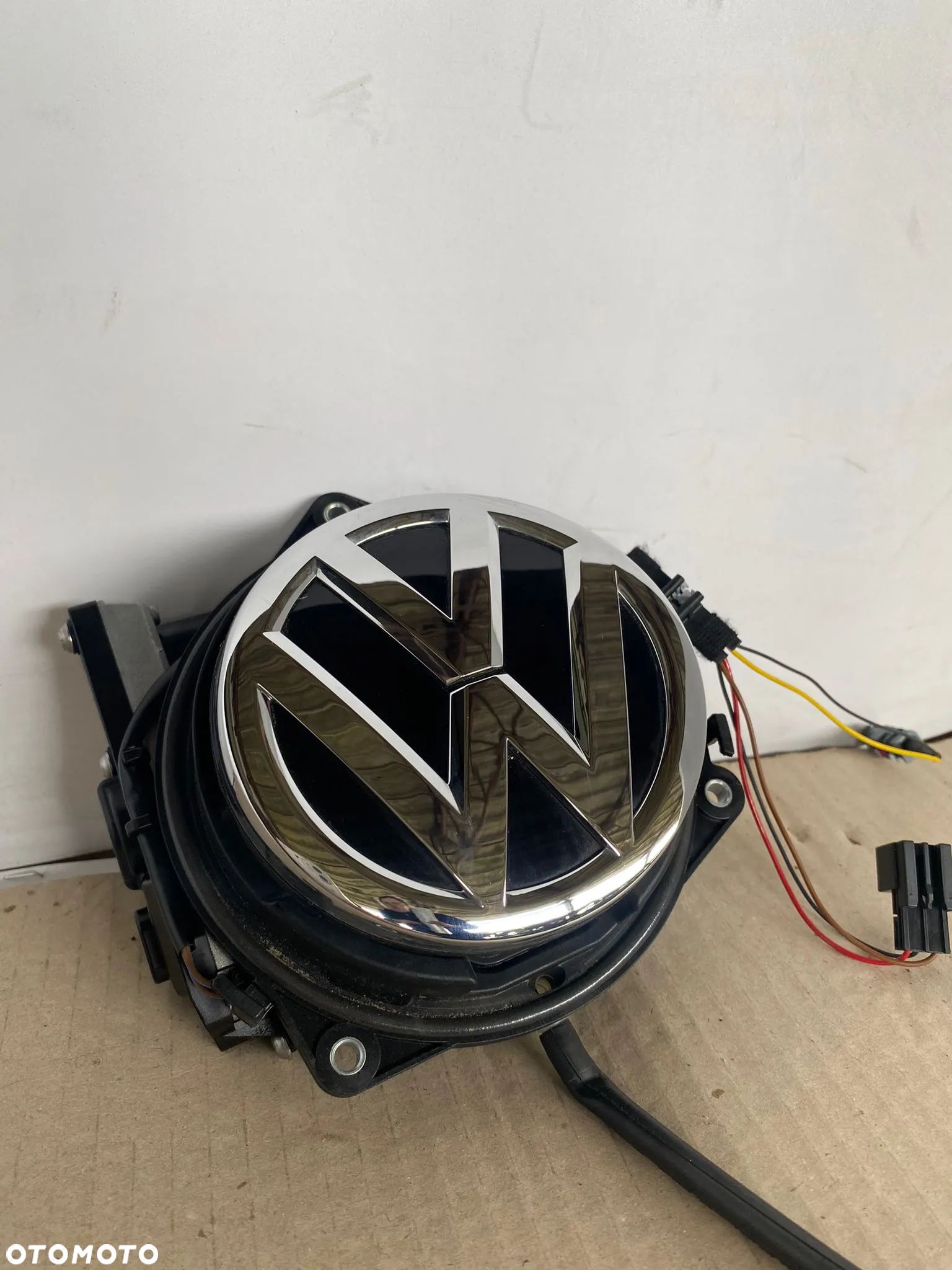VW GOLF VII 7 KAMERA COFANIA KLAMKA KLAPY TYŁ  BAGAŻNIKA 5G0827469F 5G0827469 JAK NOWA POTESTOWA! - 1