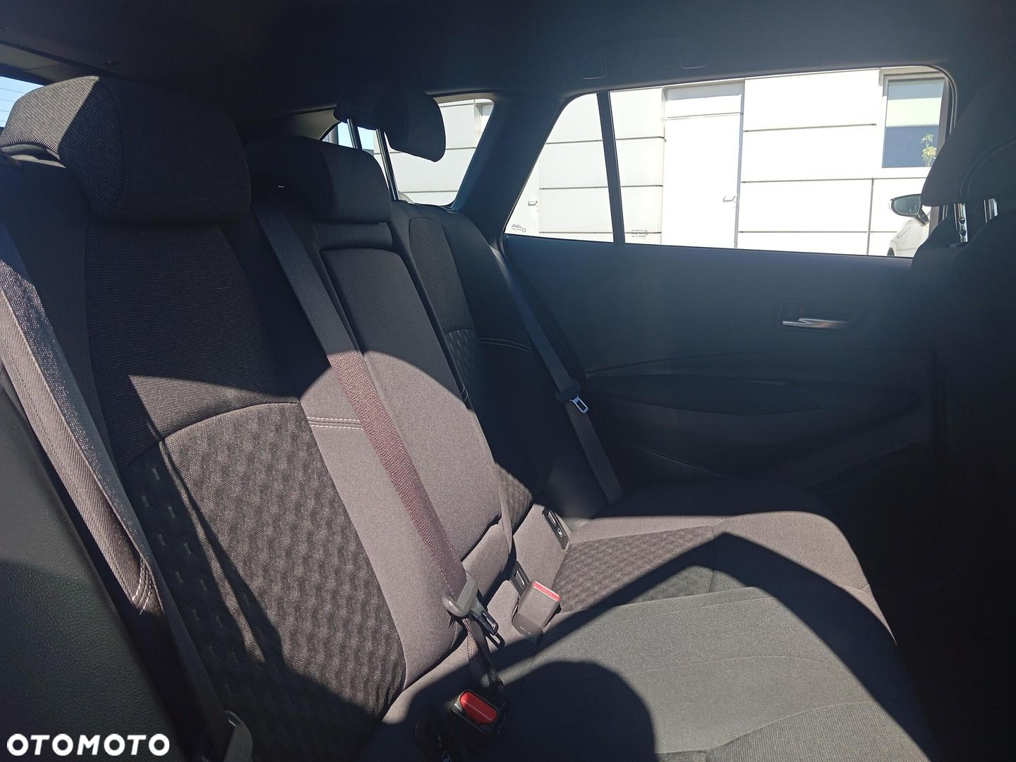 Toyota Corolla 1.8 Hybrid Comfort - 14