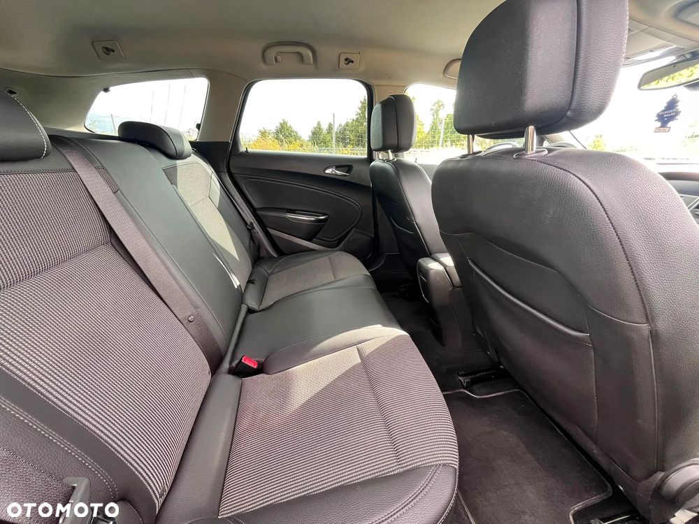 Opel Astra 1.4 T Executive - 15