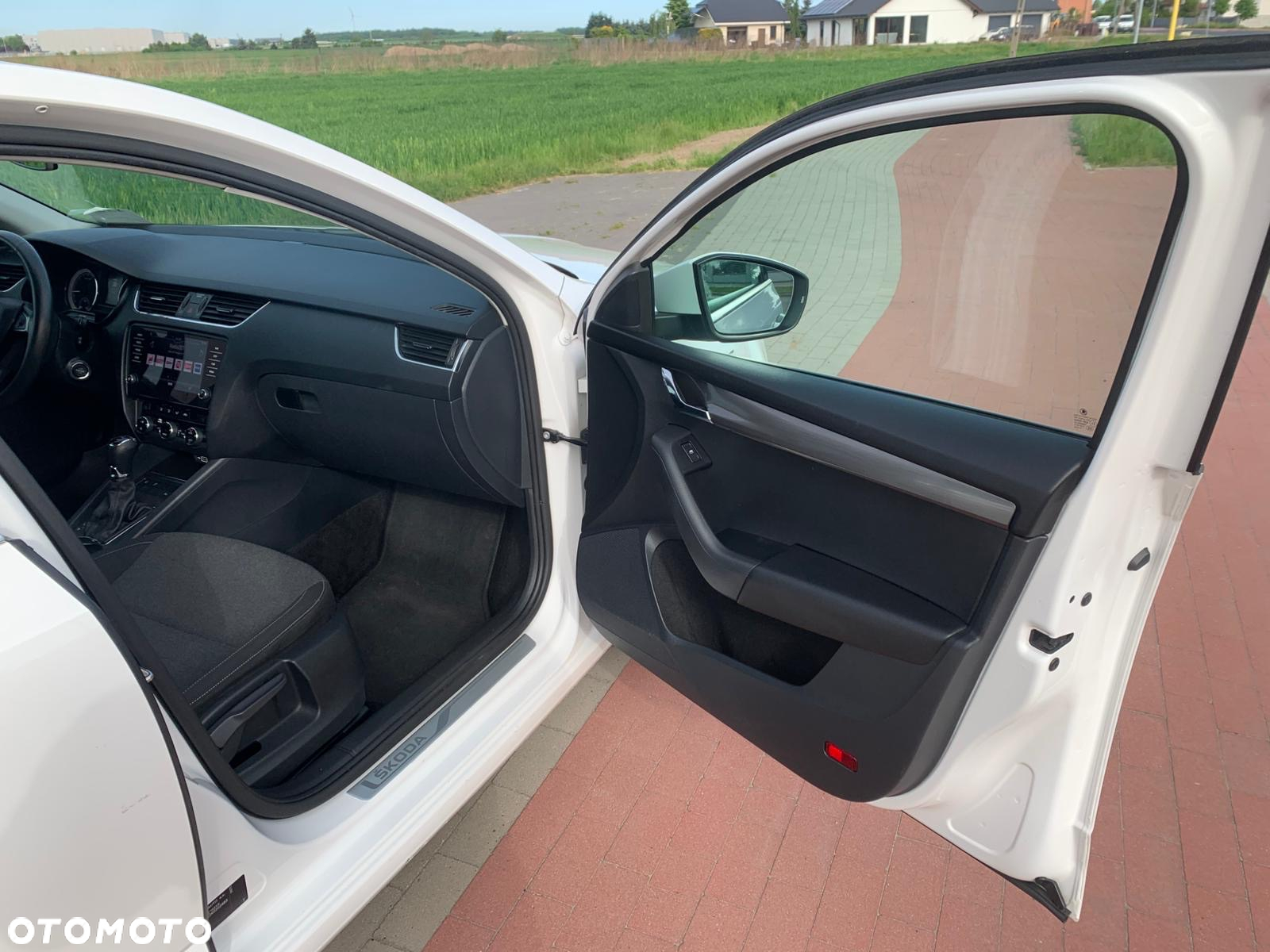 Skoda Octavia 1.6 TDI DSG Ambition - 32