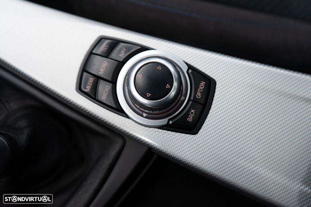 BMW 320 d Pack M - 33