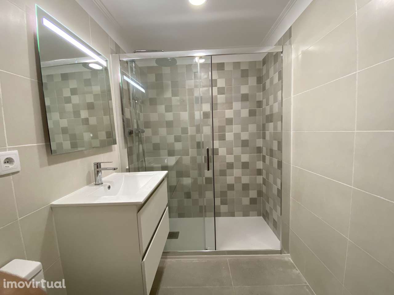 Lisboa. Arroios. Agradável apartamento T0 com 2 varandas. - Grande imagem: 3/17