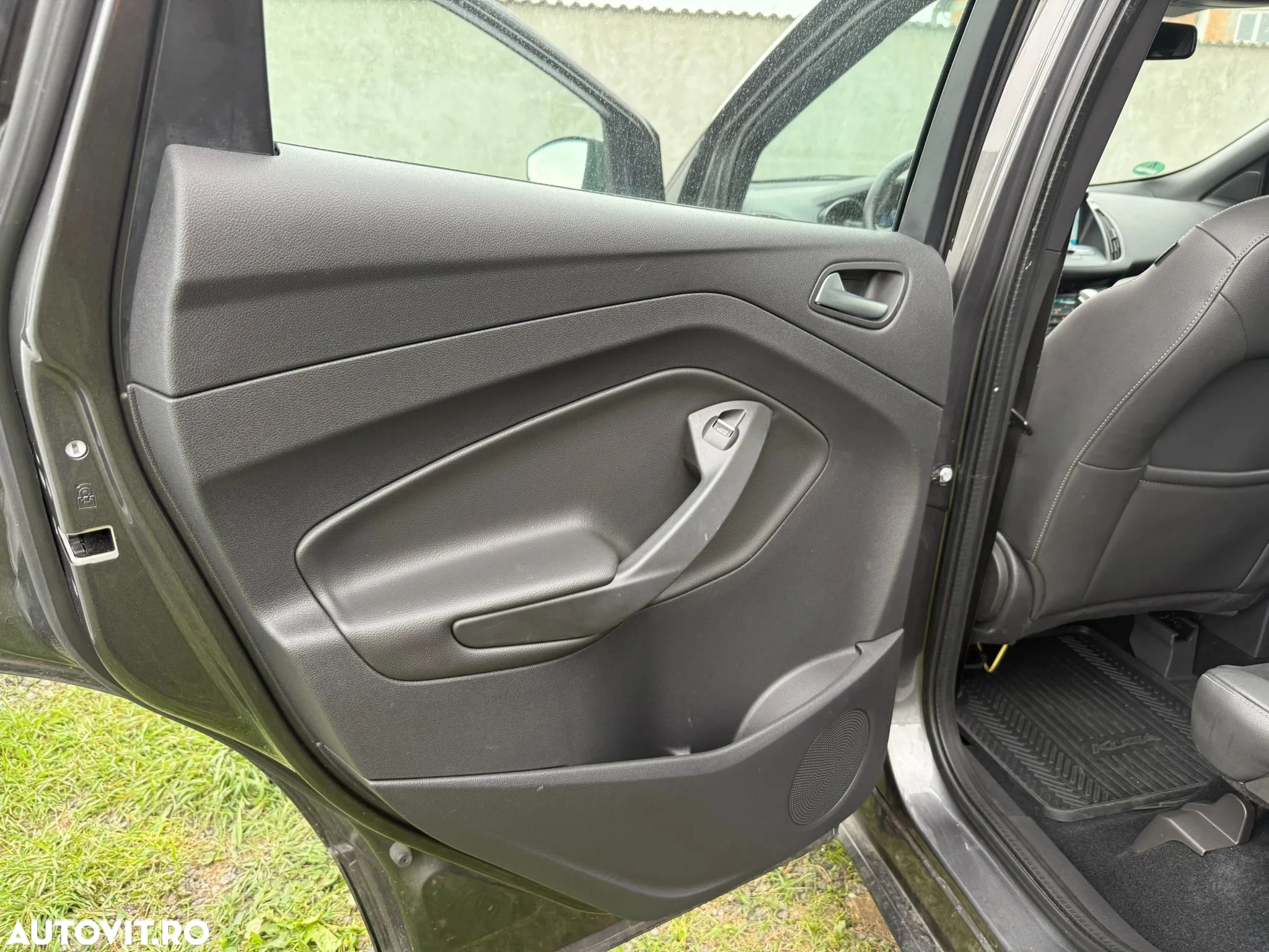 Ford Kuga 2.0 TDCi 4WD Powershift ST-Line - 8
