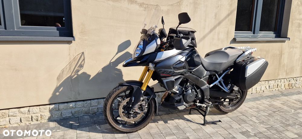 Suzuki V-STROM - 10