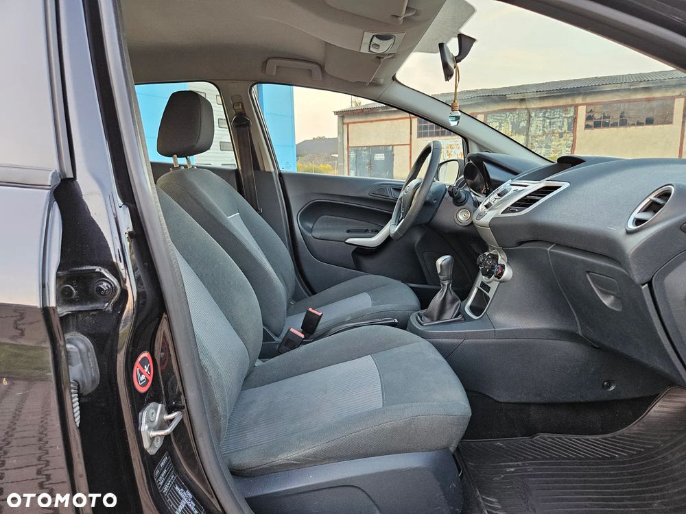Ford Fiesta - 10