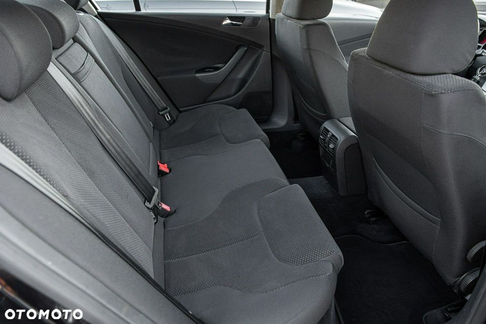 Volkswagen Passat 1.9 TDI Highline - 8
