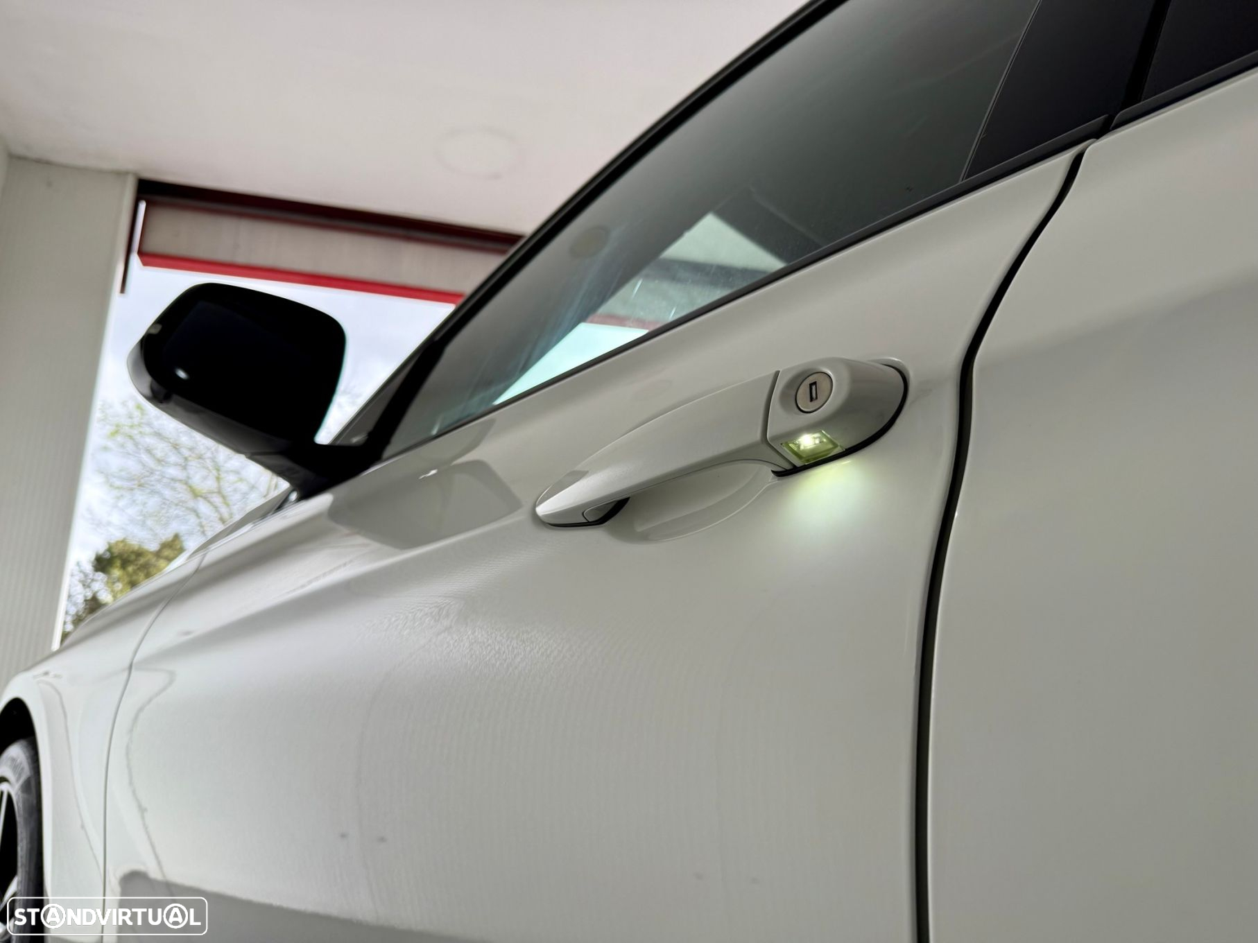 BMW 318 d Touring xDrive Pack M - 12